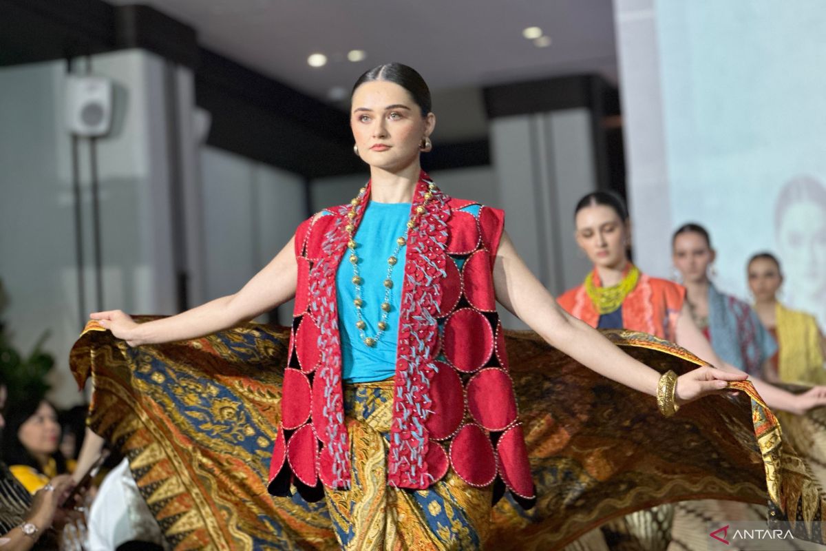 Batik Danar Hadi kenalkan koleksi Sekar Arumdati untuk Idul Fitri